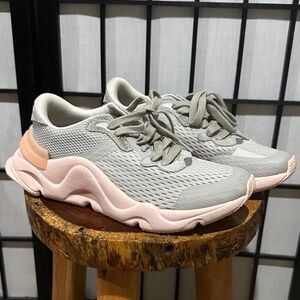 WOMEN'S SOREL KINETIC RNEGD LACE SNEAKER size 8.5 light pink